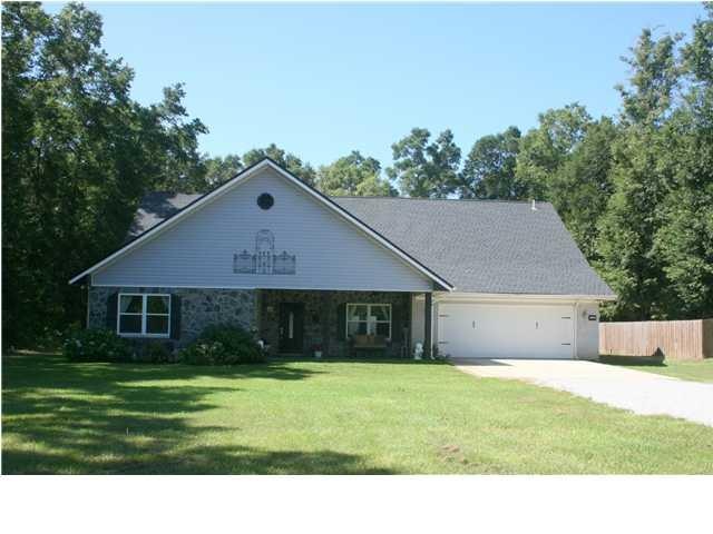 COUNTRY LIVING WITH A CITY STYLE - BEAUTIFUL CURB APPEAL-PLENTY OF ROOM TO PLAY!!