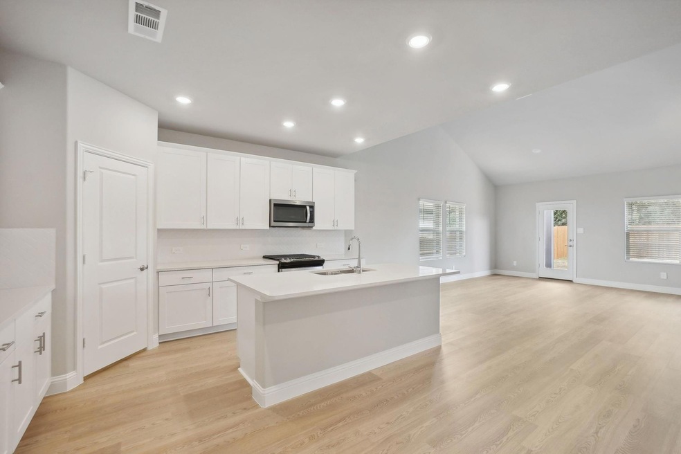 2124 Palomino Ln, Seagoville, TX 75159 - photo 1