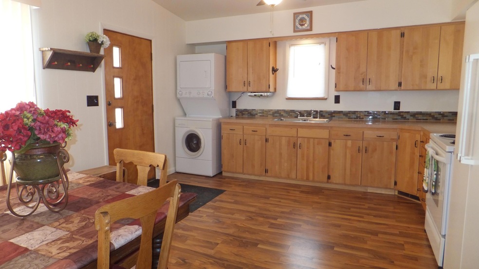 Kitchen: view 3