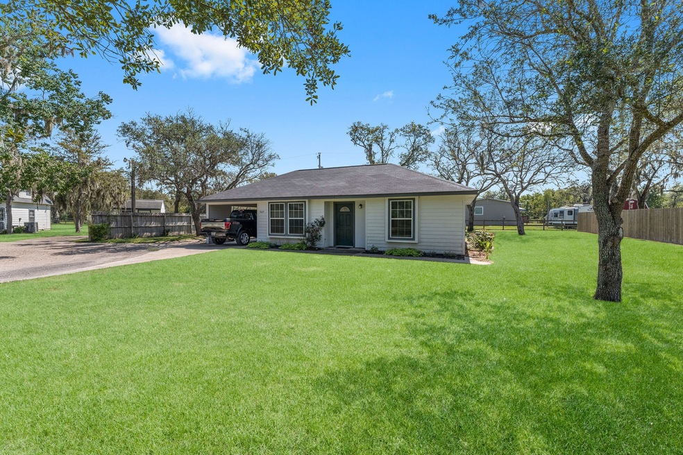5669 Ratjen Rd, Brazoria, TX 77422 - photo 1