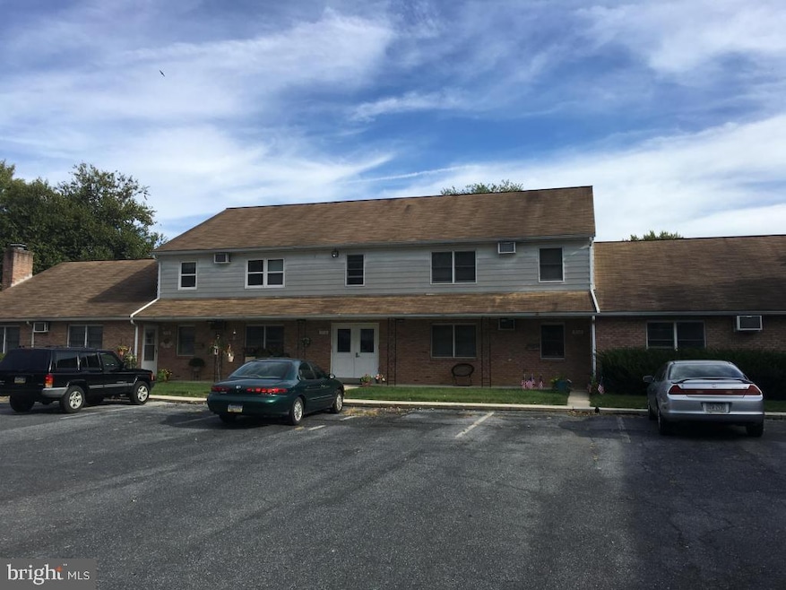 952 E Maple St unit A, Palmyra, PA 17078 - photo 1