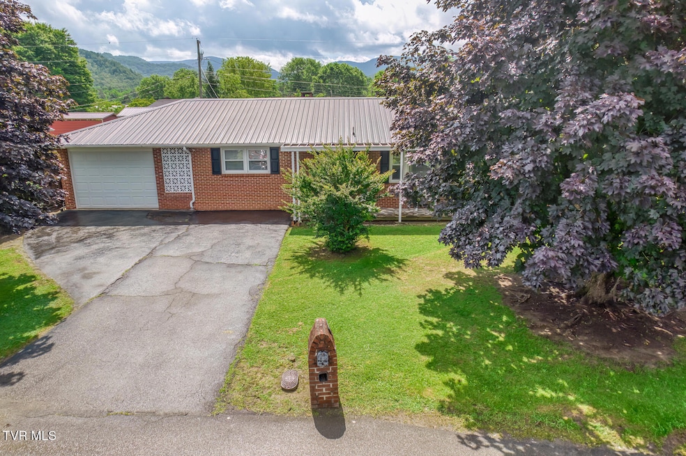 107 Woodland Dr-1