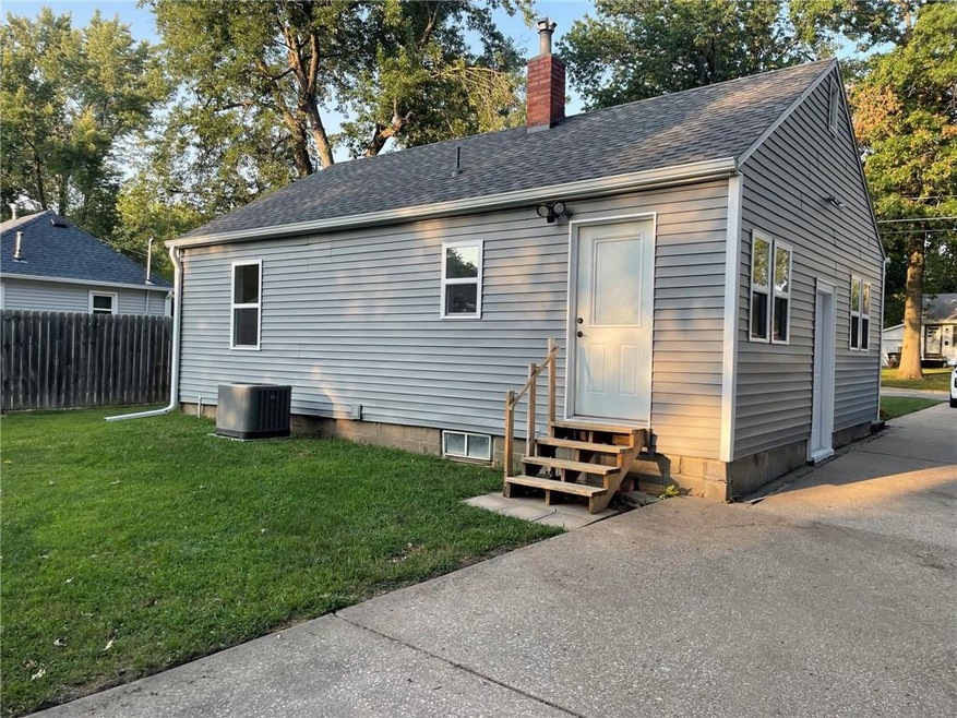 1028 68th St, Windsor Heights, IA 50324 - photo 1