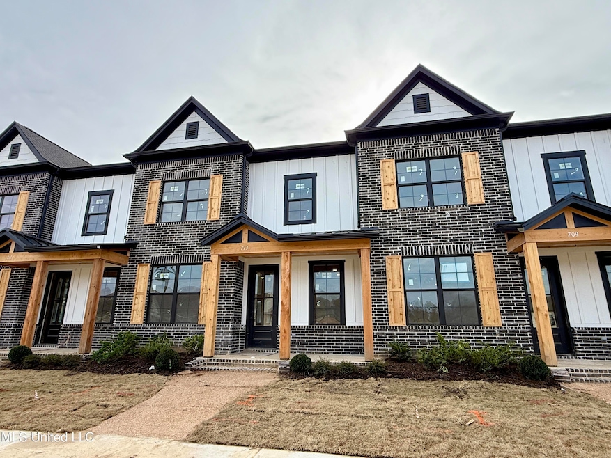 705 Bolivar Dr, Hernando, MS 38651 - photo 1