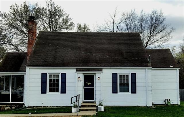Cozy Merriam Cottage!