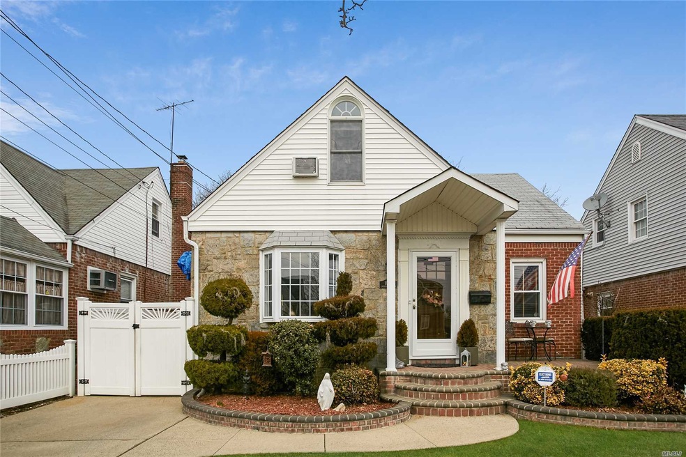 1040 Cathedral Ave, Franklin Square, NY 11010 - photo 1