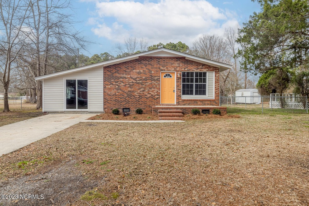 725 Dennis Rd, Jacksonville, NC 28546 - photo 1