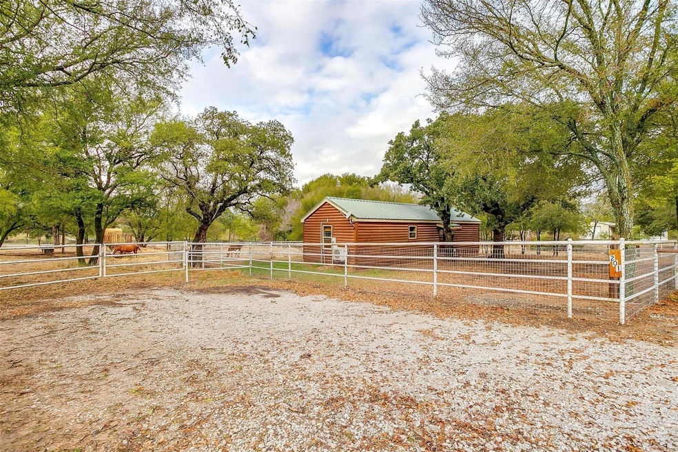 201 Leea Ln, Weatherford, TX 76087 - photo 1