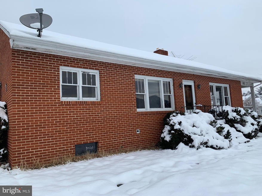 511 Thompson St, Strasburg, VA 22657 - photo 1