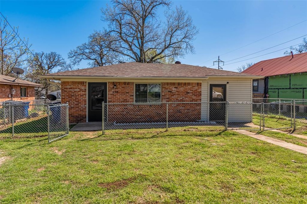 938 W Coffin St, Denison, TX 75020 - photo 1