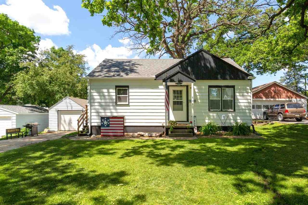 808 Hanna Blvd, Waterloo, IA 50701 - photo 1