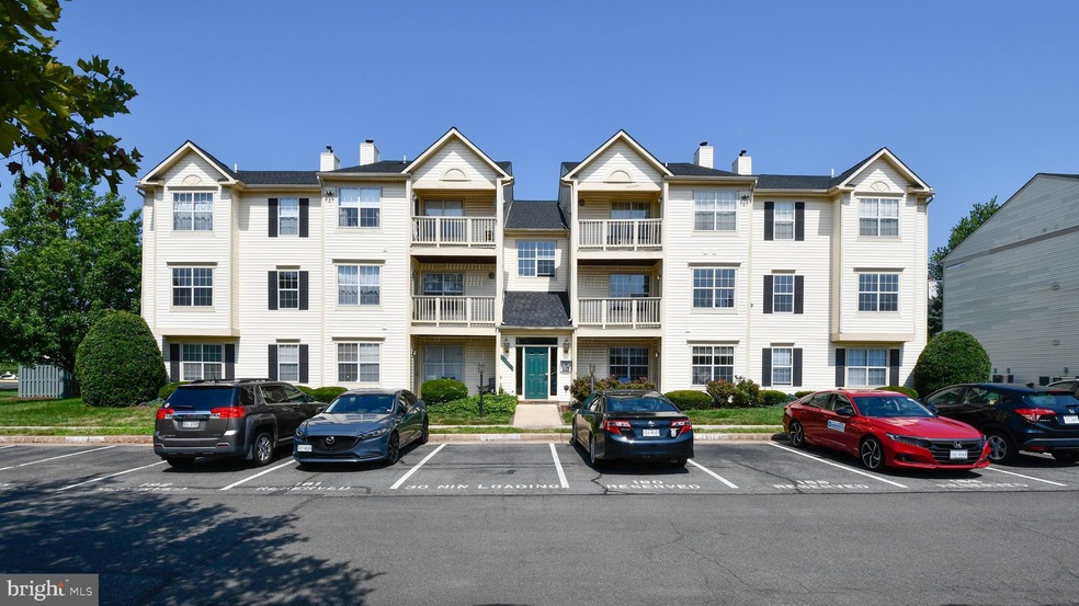 11006 Koman Cir unit 201, Manassas, VA 20109 - photo 1
