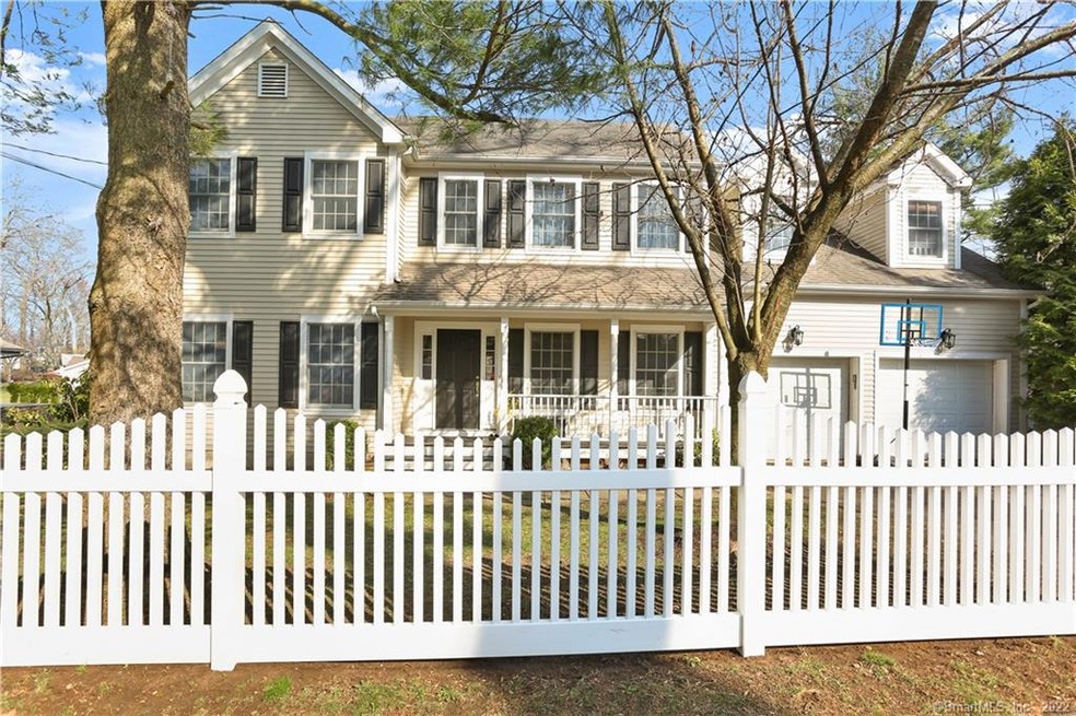 Like-new Rowayton Colonial