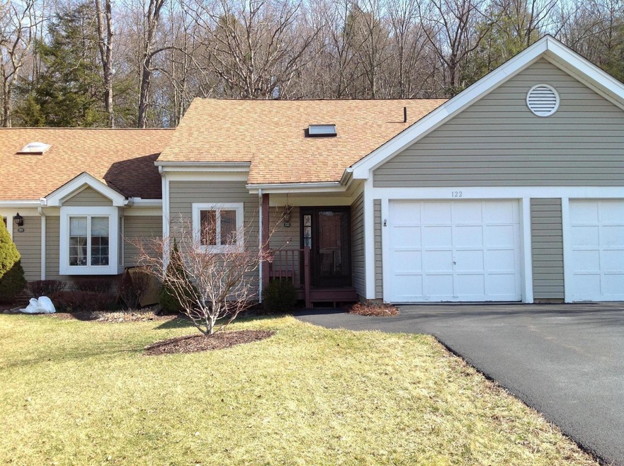 122 Duck Hollow Cir, Stroudsburg, PA 18360 - photo 1