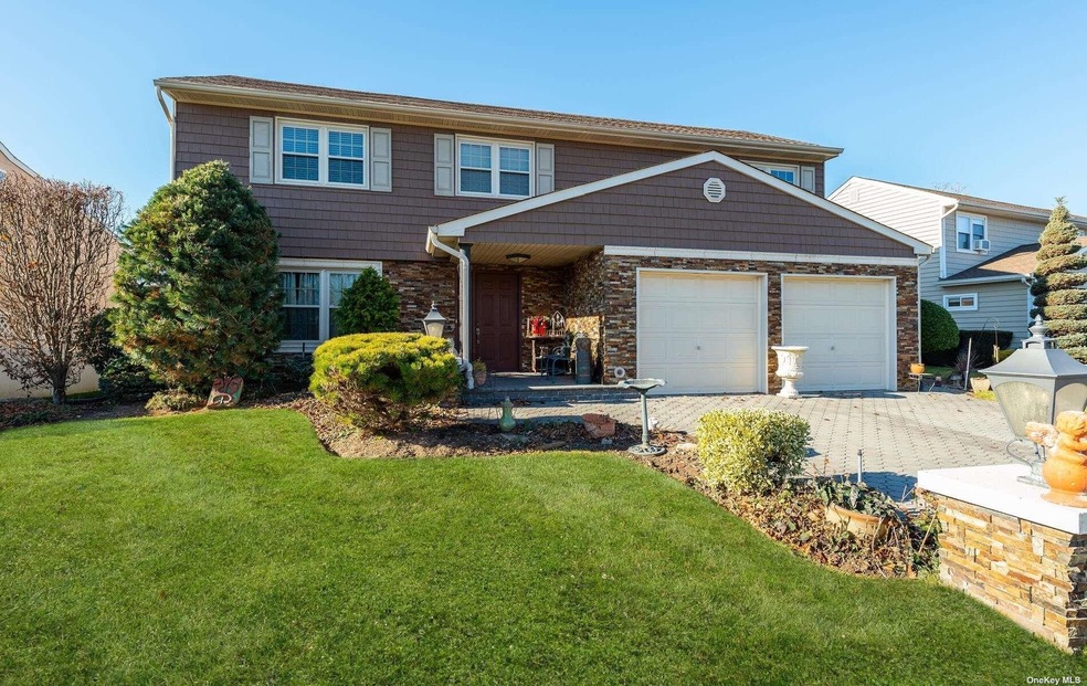 27 Ruth Place, Plainview, NY 11803 - photo 1