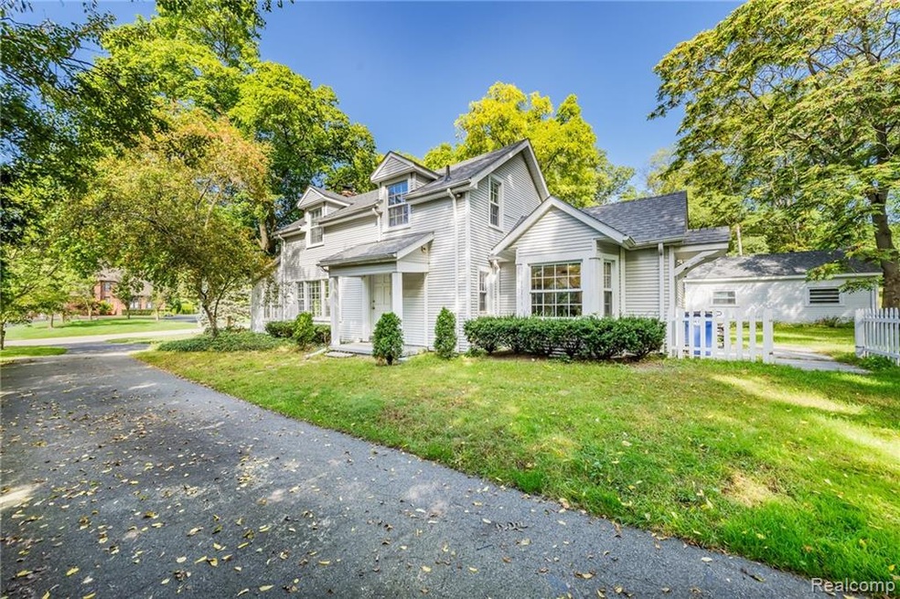 7485 Duval Dr, Bloomfield Hills, MI 48301 - photo 1