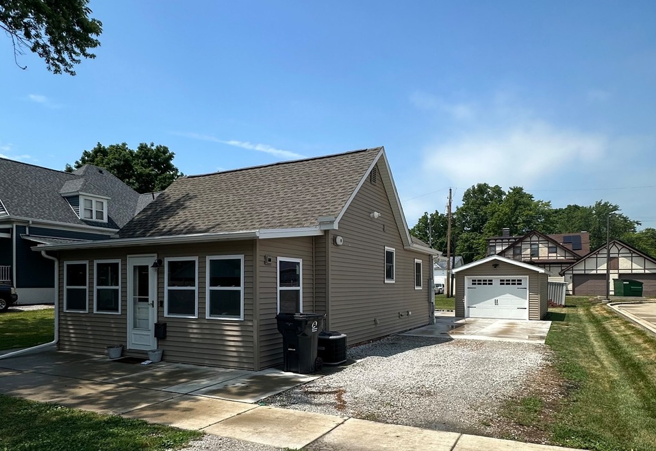 106 W Van Allen St, Tuscola, IL 61953 - photo 1