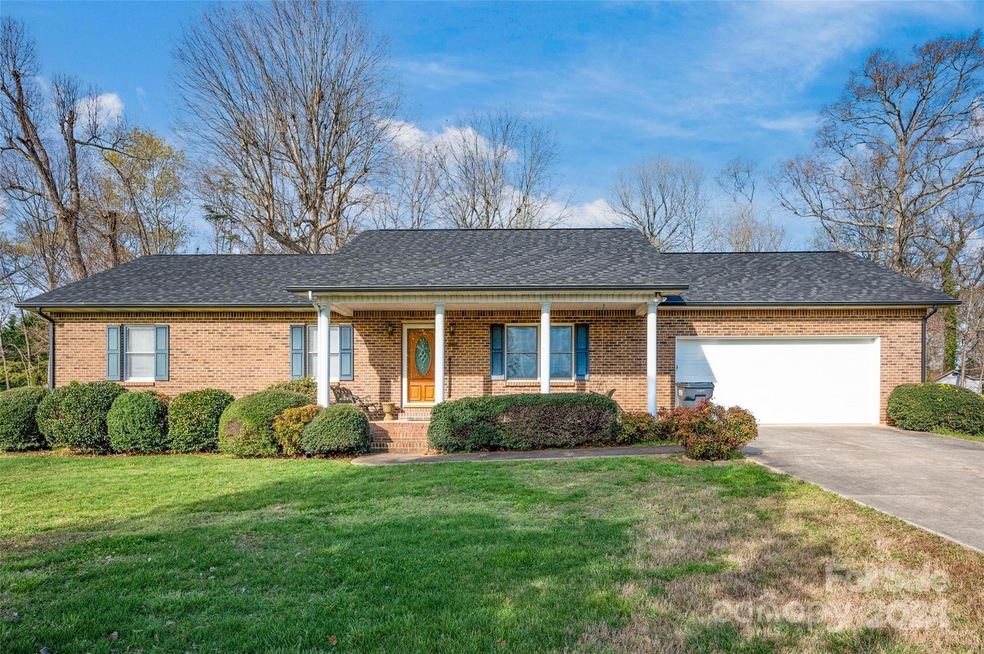 110 Green Meadow Ln, Statesville, NC 28625 - photo 1