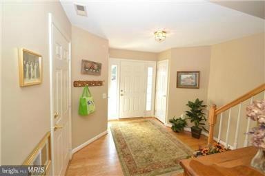 25547 Gwynneth Square, Chantilly, VA 20152 - photo 1