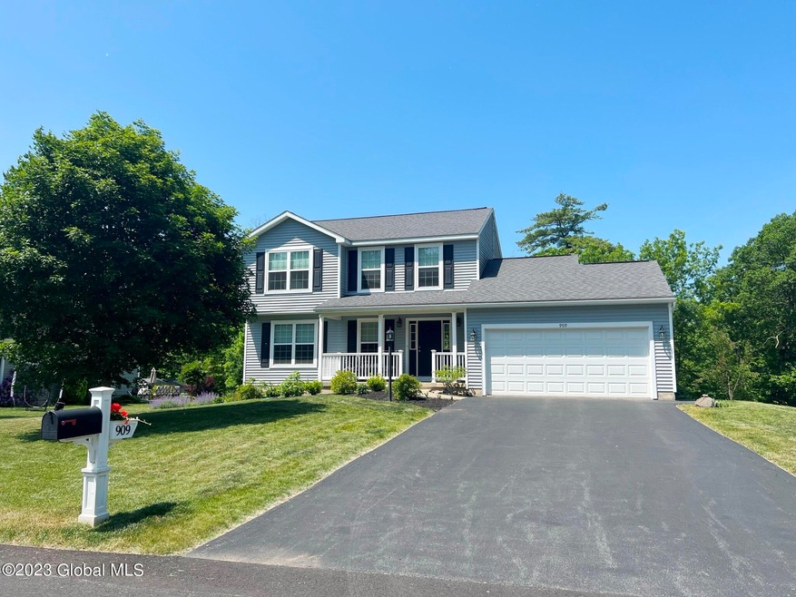 909 Ridgeview Cir, South Schodack, NY 12033 - photo 1