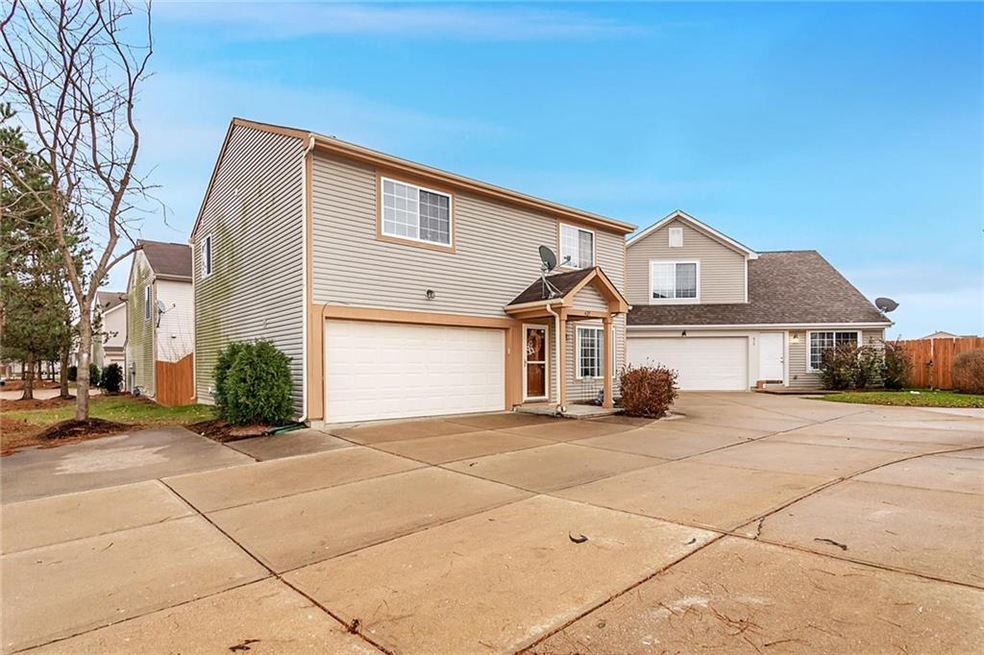 621 Cembra Dr, Greenwood, IN 46143 - photo 1