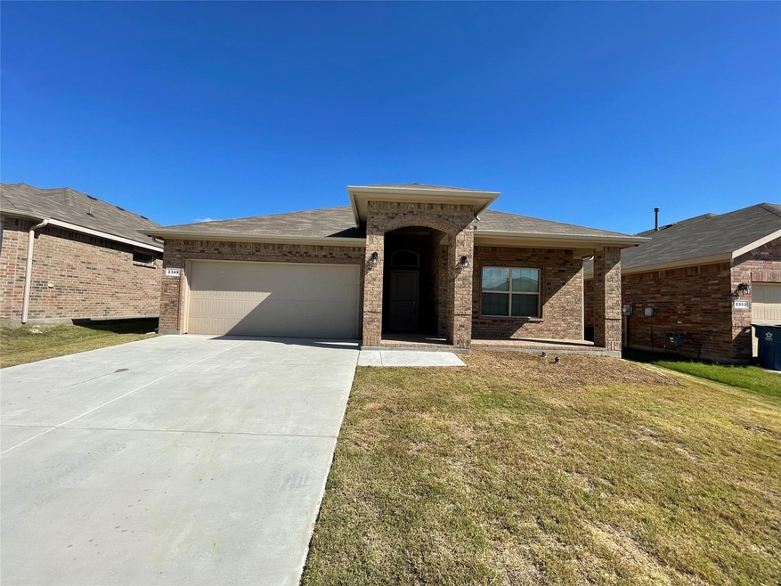 2349 Waggoner Ranch Dr, Weatherford, TX 76087 - photo 1