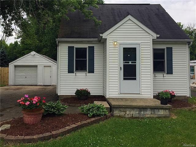 5321 Brobeck St, Flint, MI 48532 - photo 1