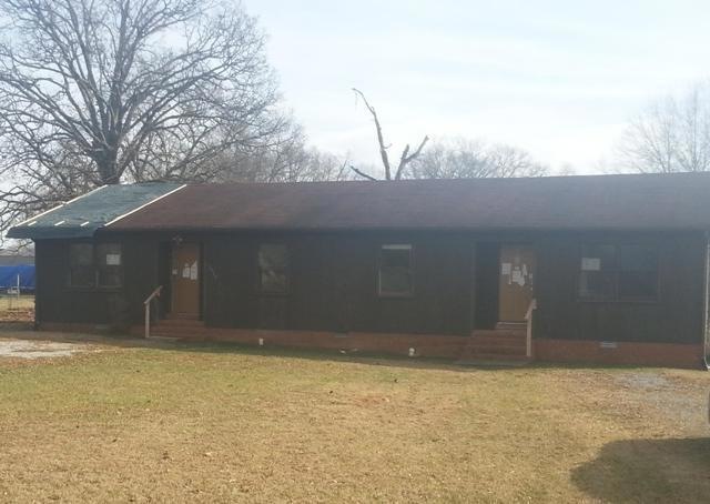 1513 Rogers Cir, Manchester, TN 37355 - photo 1