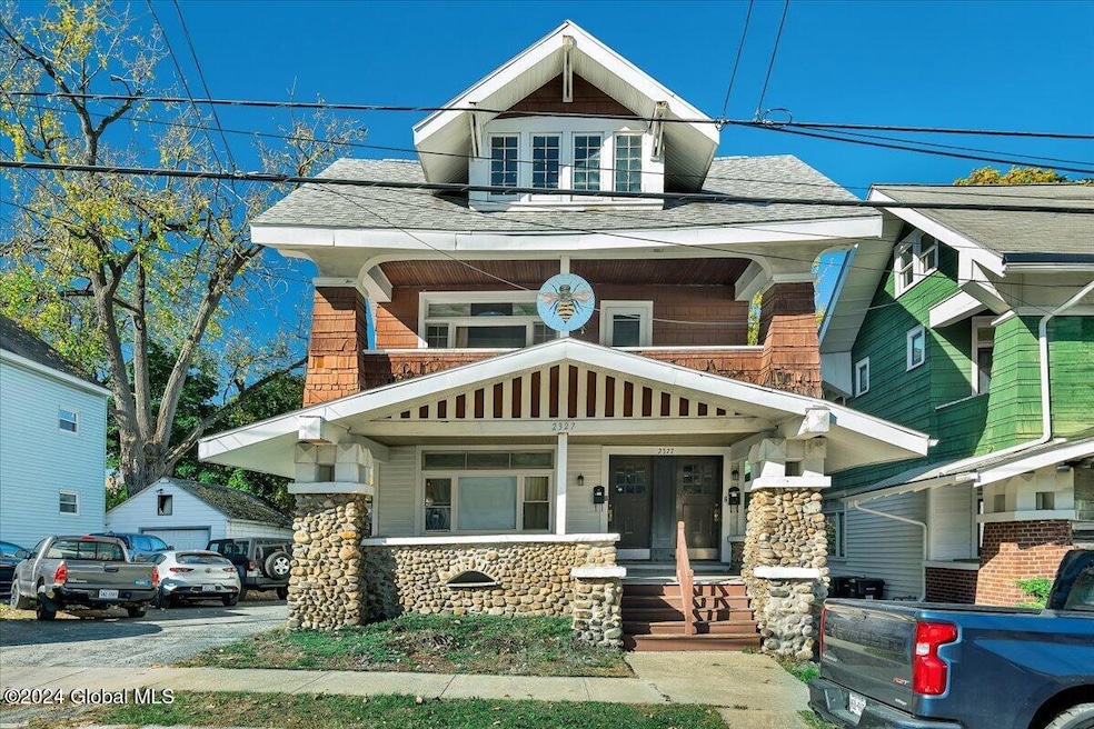 01-2327 16th St - 1