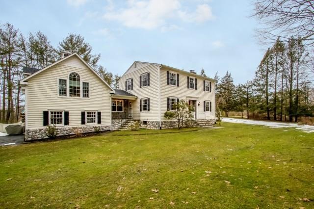 2 Hulda Ln, Ridgefield, CT 06877 - photo 1