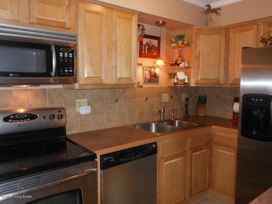 Beautiful Upgrated Kitchen.jpg