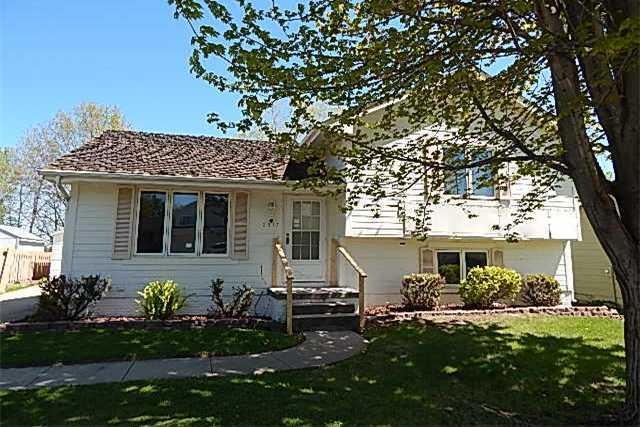 2517 SE 17th St, Des Moines, IA 50320 - photo 1