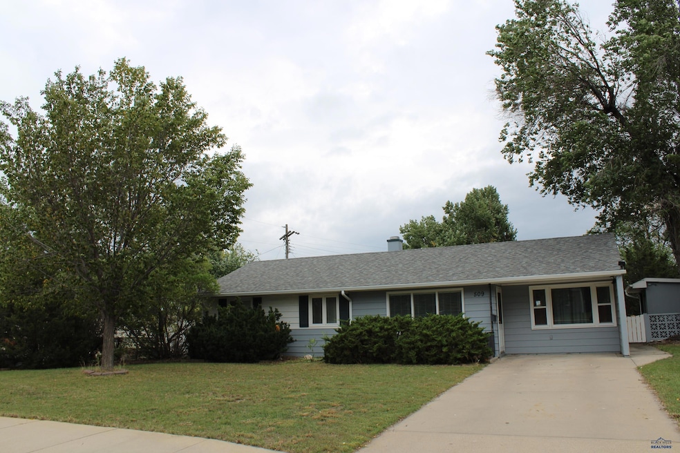 509 Robbins Dr, Rapid City, SD 57701 - photo 1