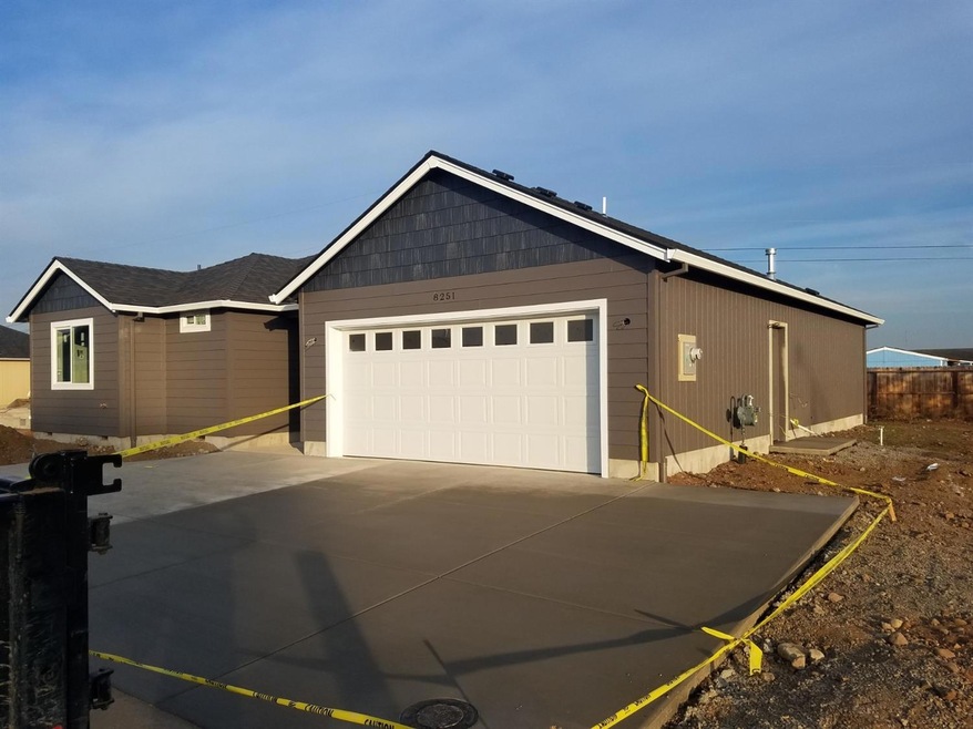 8251 Dime Ln, White City, OR 97503 - photo 1