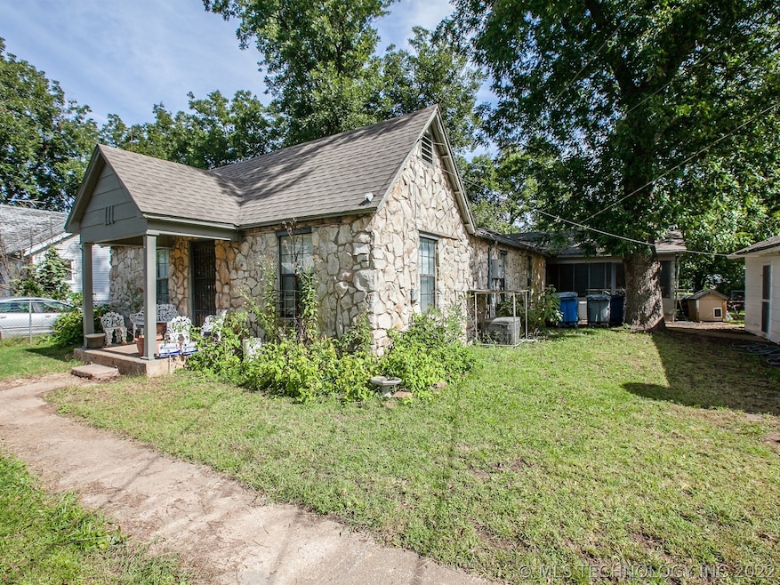 Large home on large double lot. Lots of amenities!