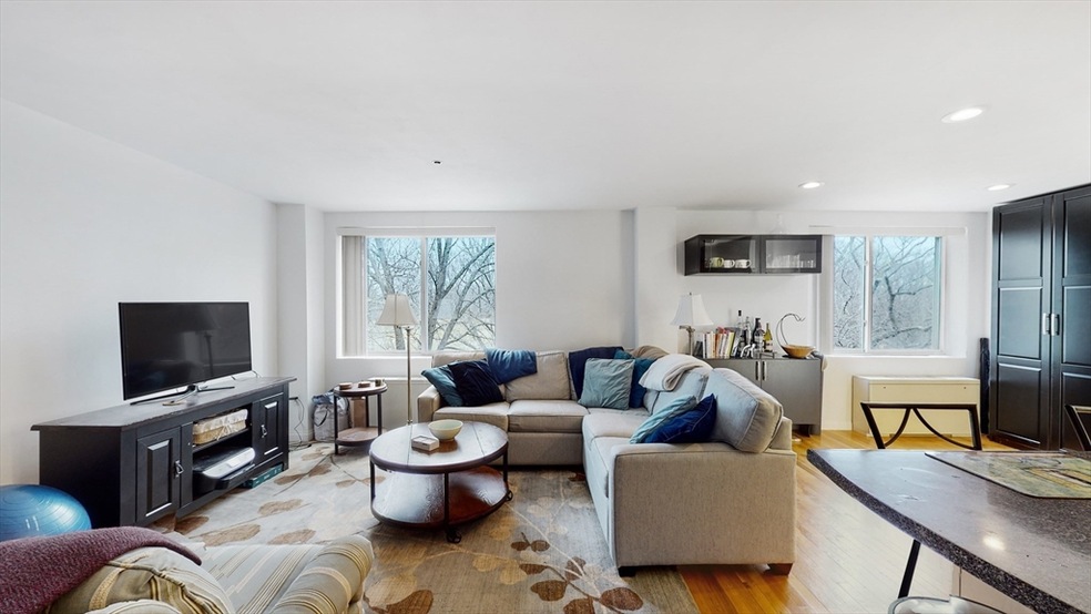 332 Jamaicaway unit 302, Jamaica Plain, MA 02130 - photo 1