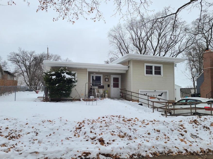 1207 10 1 2 Ave NW, Rochester, MN 55901 - photo 1