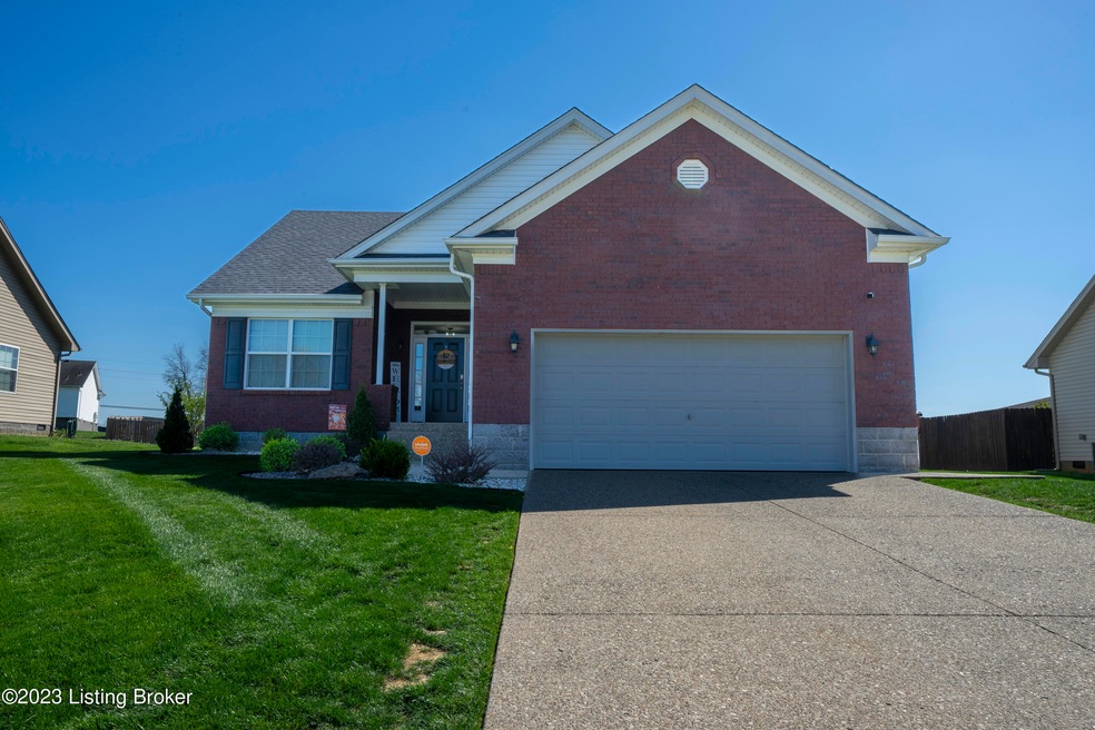 183 Crystal View Ct, Mount Washington, KY 40047 - photo 1