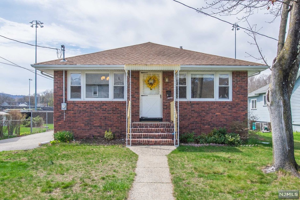 11 Park Ave, Bloomingdale, NJ 07403 - photo 1