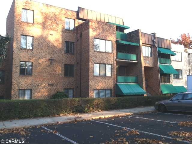 Exterior Front - Regency Woods Condo Building-Loca