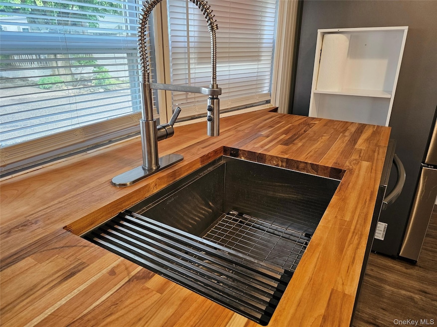 1964106 River Rd unit 106, Calverton, NY 11933 - photo 1