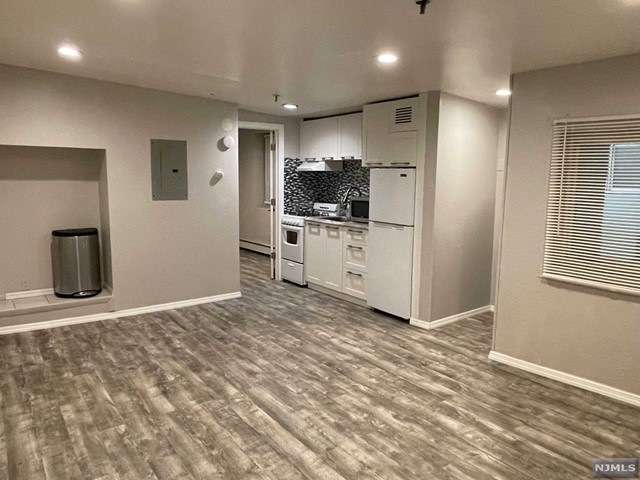 900 River Rd, Edgewater, NJ 07020 - photo 1