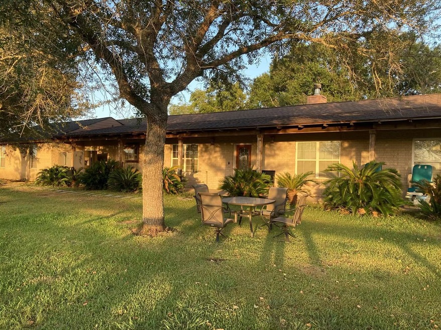 6131 Fenske Ln, Needville, TX 77461 - photo 1