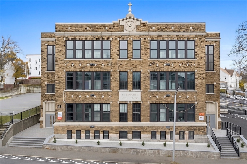 22 Waverly St, Worcester, MA 01604 - photo 1