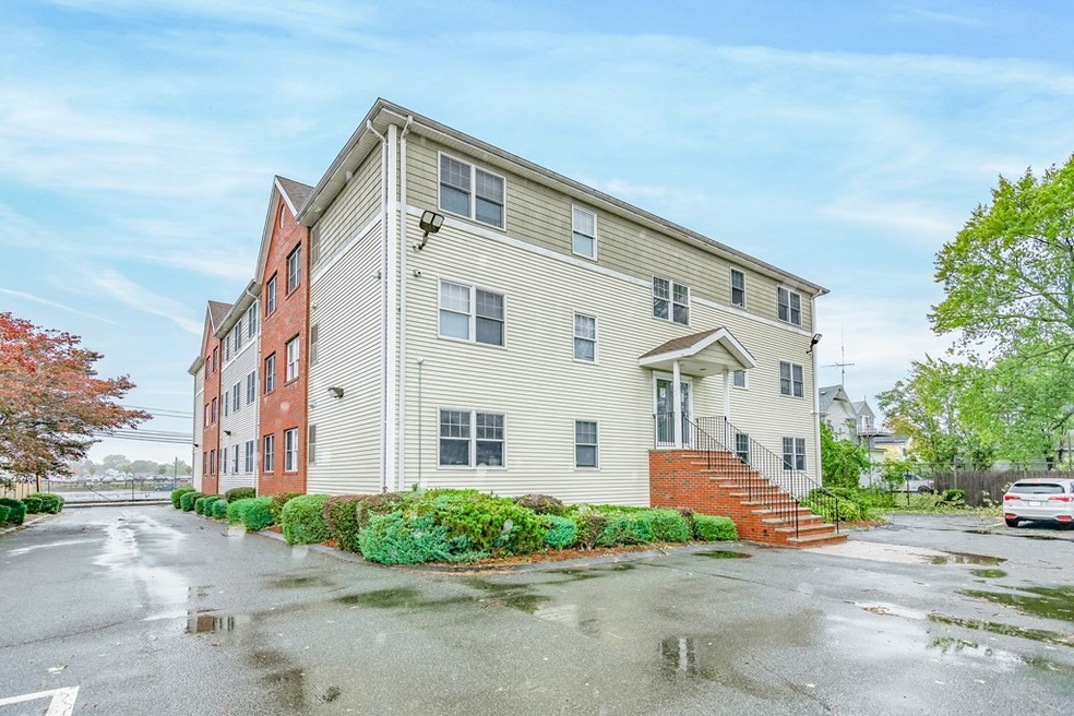 65 Centre St unit 8, Lynn, MA 01905 - photo 1