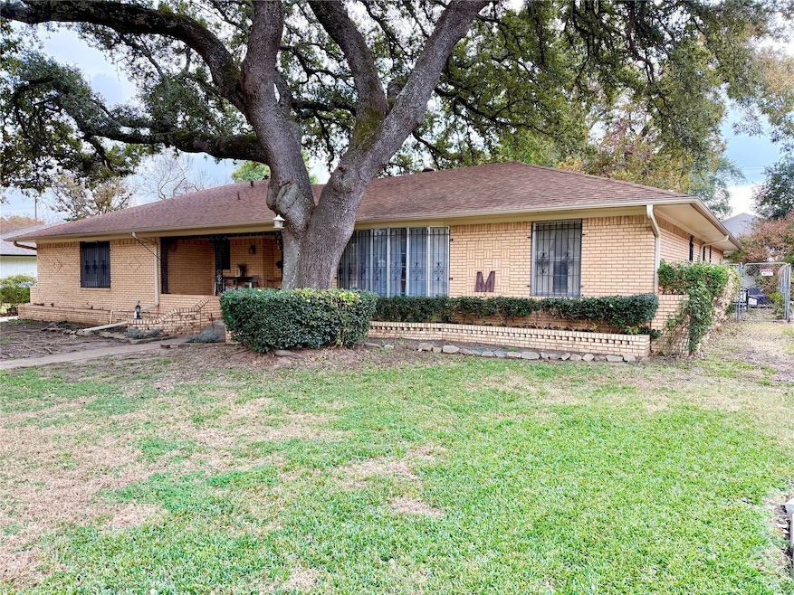 1909 Robin Ln, Garland, TX 75042 - photo 1