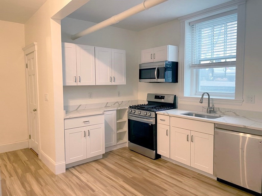 15 Thatcher St unit B, Brookline, MA 02446 - photo 1