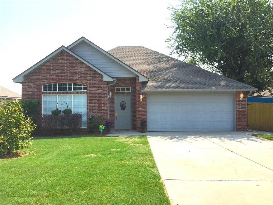 608 Woodbriar, Noble, OK 73068 - photo 1