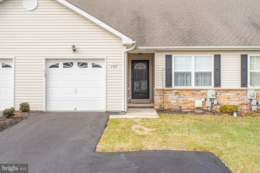 107 Madison Ct, Royersford, PA 19468 - photo 1