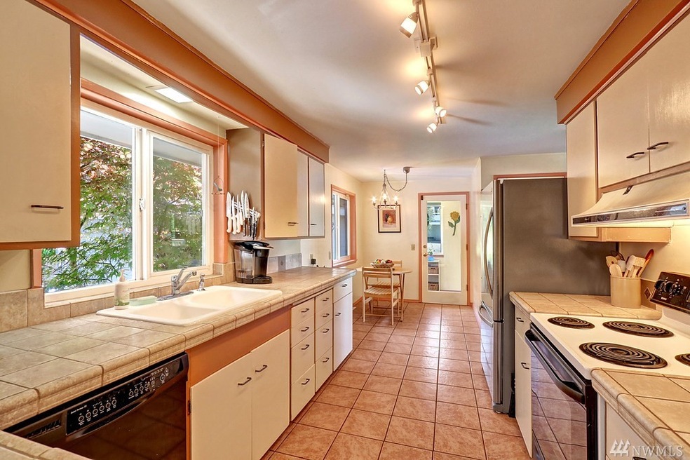 18823 Olympic View Dr, Edmonds, WA 98020 - photo 1